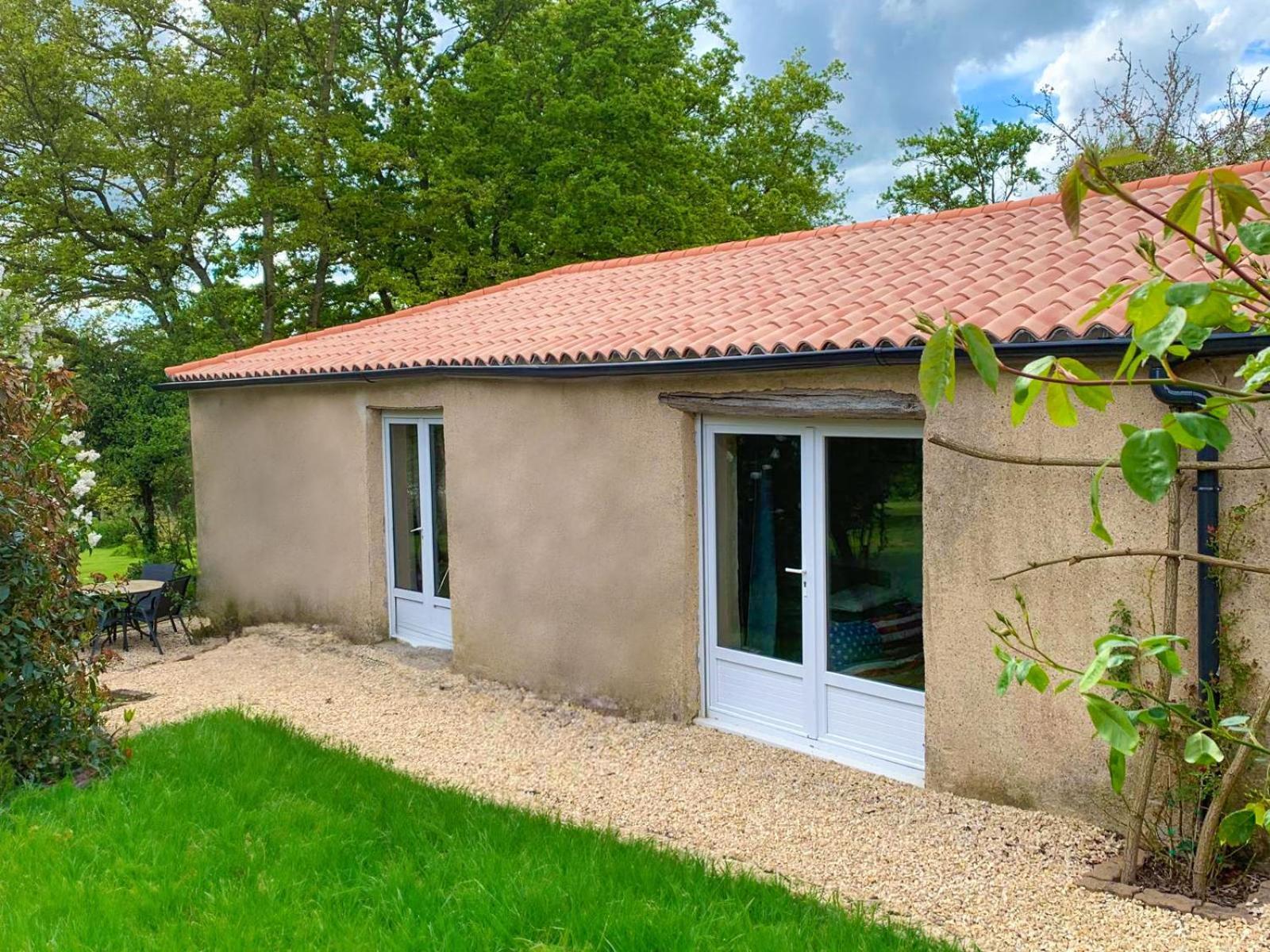 Le Clos Des Ecorcins - Terrasse - Parking Prive Saint-Amand-sur-Sevre Exterior foto